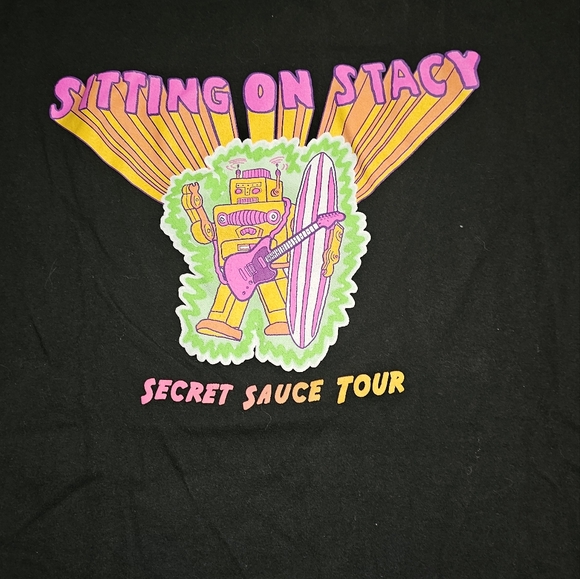 Sitting on Stacy concert shirt - Picture 2 of 4